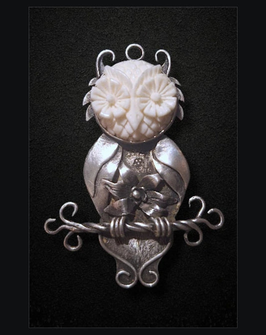 Owl of the Lily