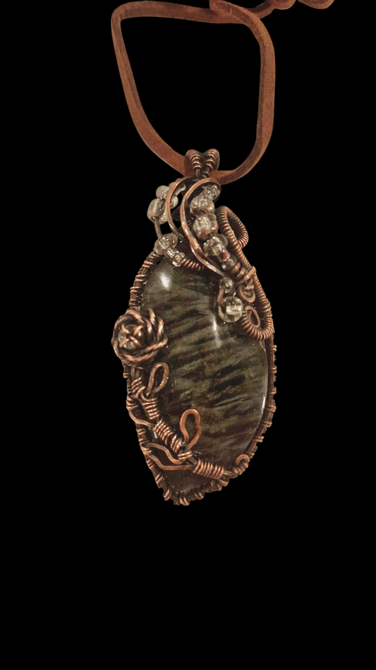 Labradorite in Rose